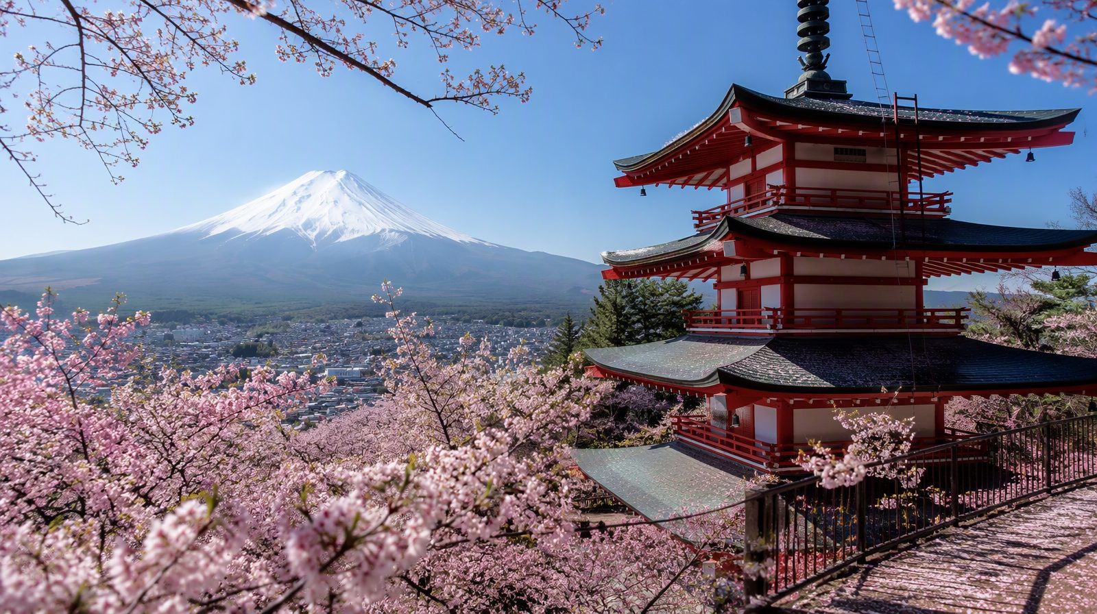 Die Chureito-Pagode und der Fuji zur Kirschblütenzeit, Japan