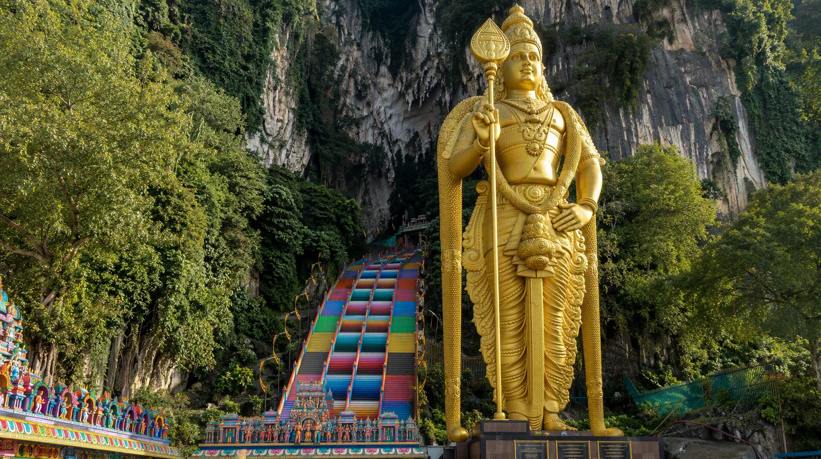 Die Regenbogentreppe der Batu-Höhlen, Kuala Lumpur, Malaysia