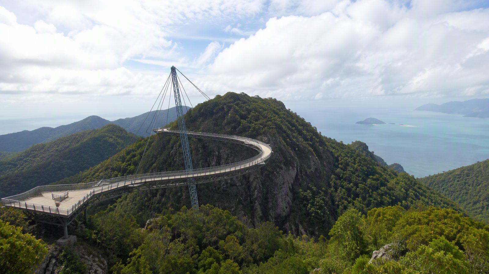 Die Langkawi Sky Bridge über dem Regenwald, Malaysia