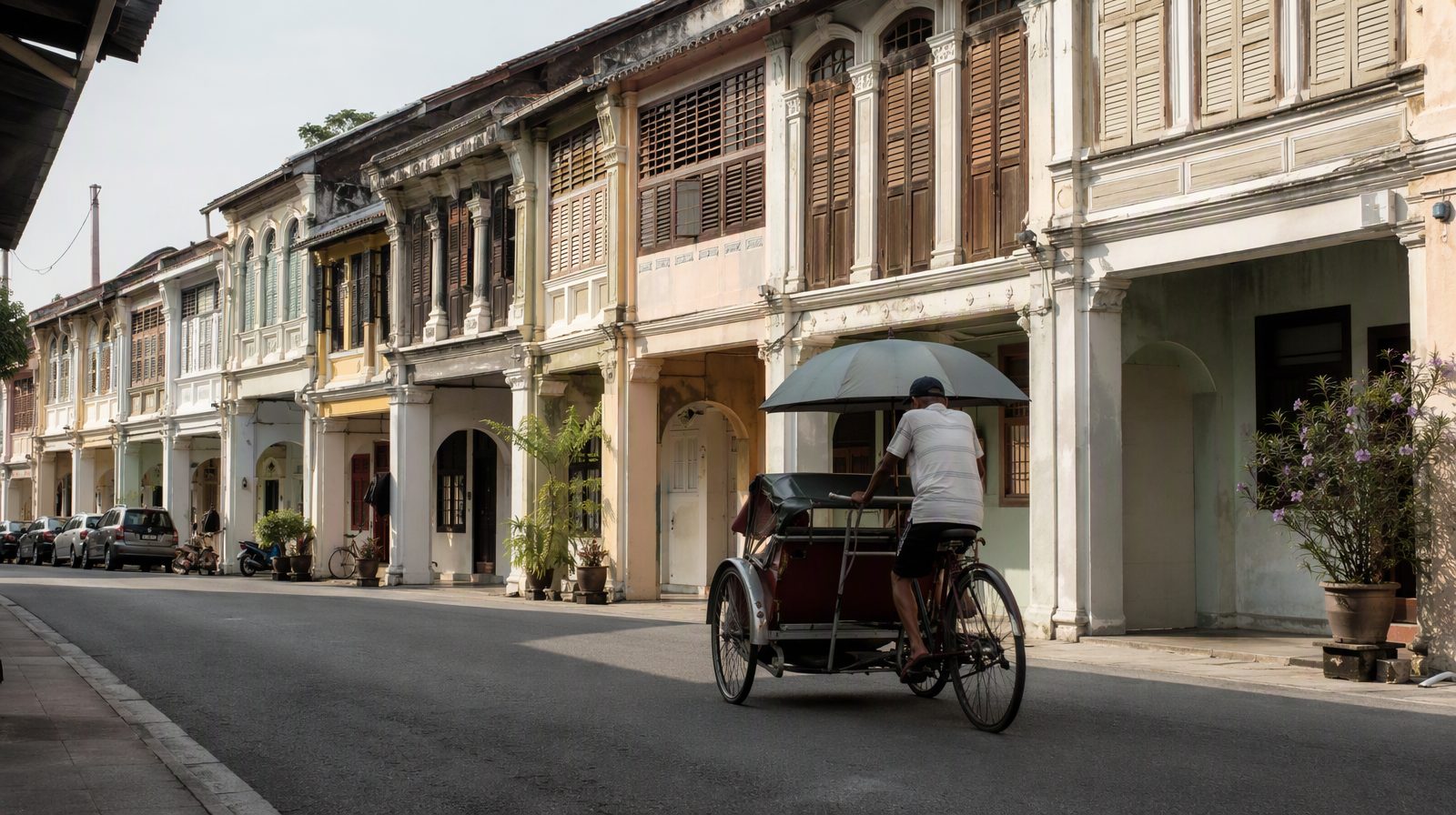 Una calle de casas-tienda históricas en George Town, Penang, Malasia